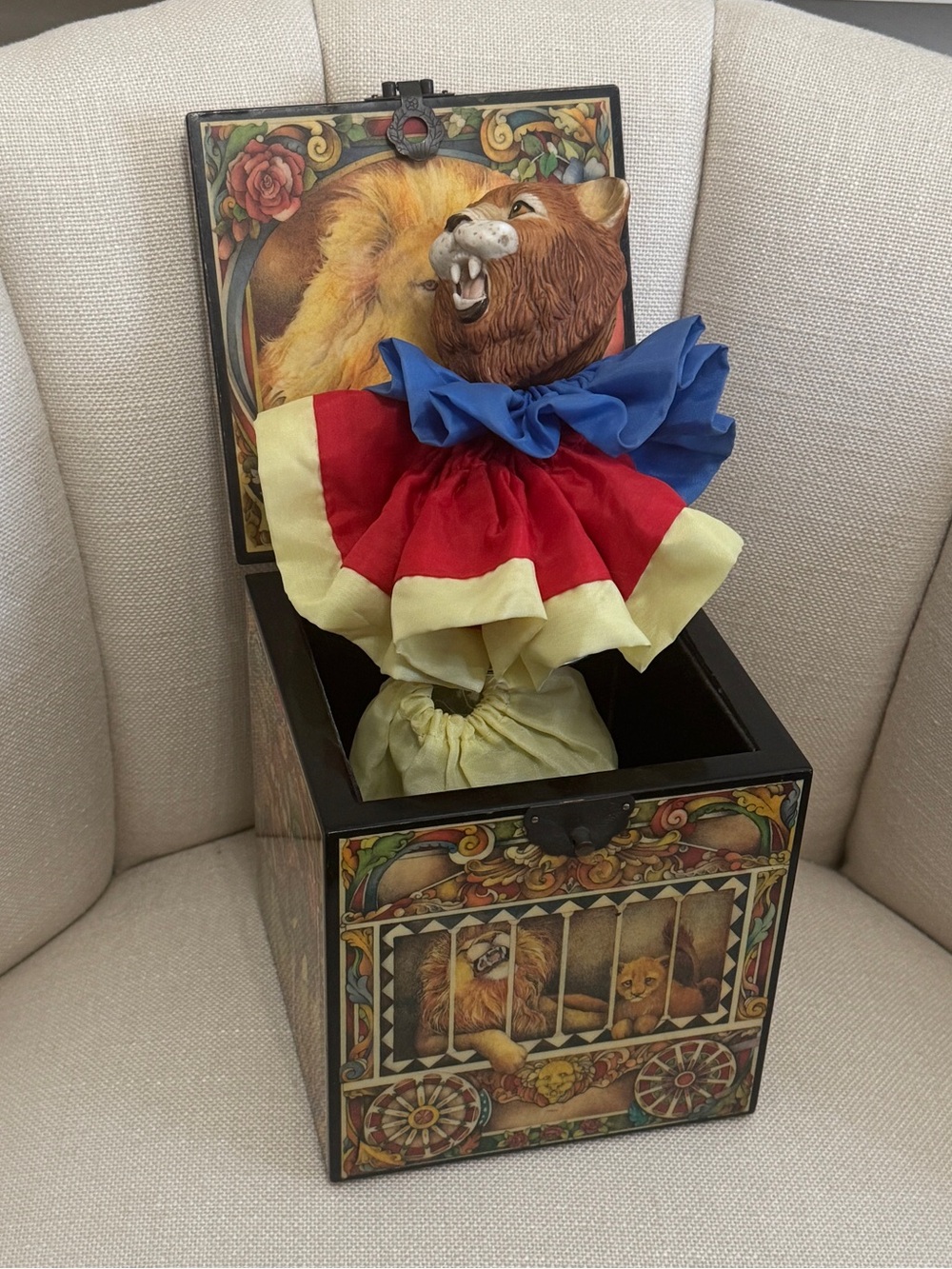 Vintage 1986 Enesco "Monarch of the Midway" musical jack-in-the-box